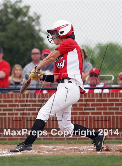 Thumbnail 3 in Van vs. Gilmer (UIL 3A Region II Bi-District Playoff) photogallery.
