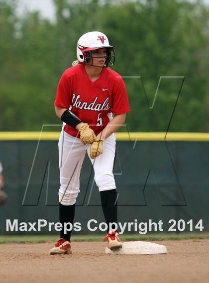 Thumbnail 3 in Van vs. Gilmer (UIL 3A Region II Bi-District Playoff) photogallery.