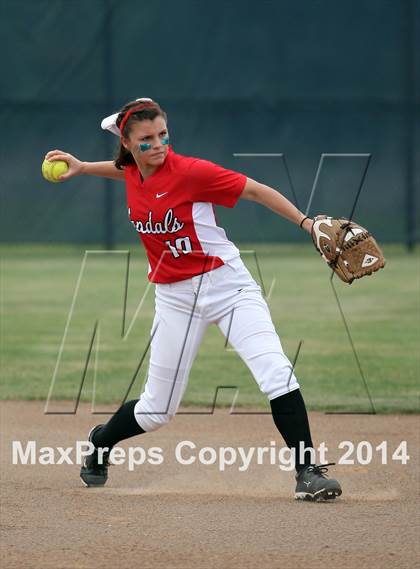Thumbnail 3 in Van vs. Gilmer (UIL 3A Region II Bi-District Playoff) photogallery.
