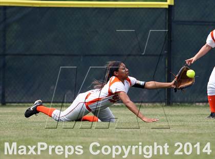 Thumbnail 1 in Van vs. Gilmer (UIL 3A Region II Bi-District Playoff) photogallery.