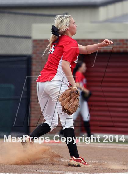 Thumbnail 3 in Van vs. Gilmer (UIL 3A Region II Bi-District Playoff) photogallery.
