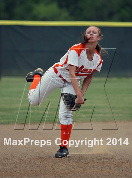 Thumbnail 1 in Van vs. Gilmer (UIL 3A Region II Bi-District Playoff) photogallery.