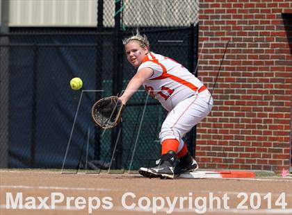 Thumbnail 3 in Van vs. Gilmer (UIL 3A Region II Bi-District Playoff) photogallery.