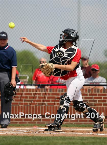 Thumbnail 2 in Van vs. Gilmer (UIL 3A Region II Bi-District Playoff) photogallery.