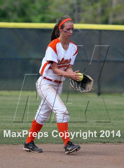 Thumbnail 3 in Van vs. Gilmer (UIL 3A Region II Bi-District Playoff) photogallery.