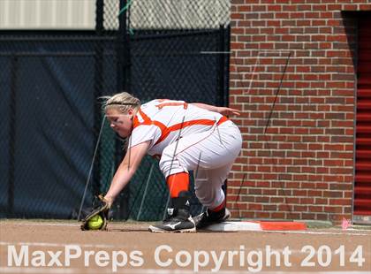 Thumbnail 2 in Van vs. Gilmer (UIL 3A Region II Bi-District Playoff) photogallery.