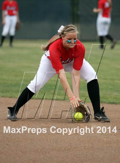 Thumbnail 3 in Van vs. Gilmer (UIL 3A Region II Bi-District Playoff) photogallery.