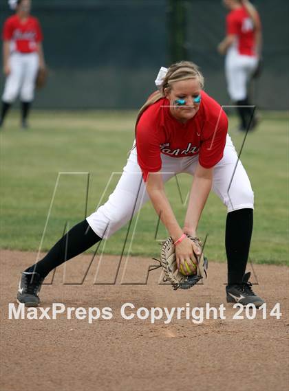 Thumbnail 1 in Van vs. Gilmer (UIL 3A Region II Bi-District Playoff) photogallery.