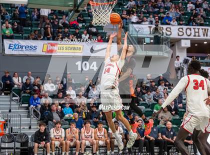 Thumbnail 3 in Central Catholic vs. Columbus photogallery.