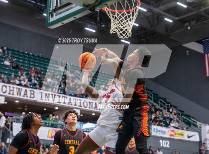 Thumbnail 2 in Central Catholic vs. Columbus photogallery.