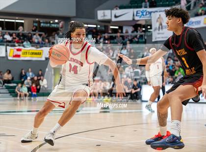 Thumbnail 2 in Central Catholic vs. Columbus photogallery.