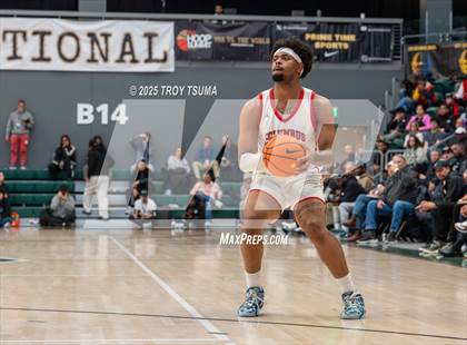 Thumbnail 3 in Central Catholic vs. Columbus photogallery.