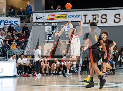 Thumbnail 3 in Central Catholic vs. Columbus photogallery.