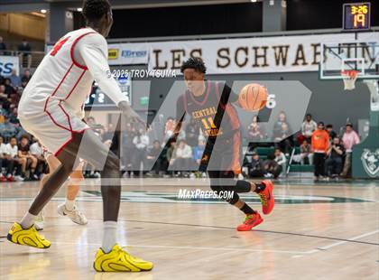 Thumbnail 3 in Central Catholic vs. Columbus photogallery.