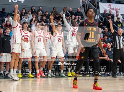 Thumbnail 2 in Central Catholic vs. Columbus photogallery.