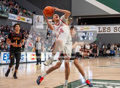 Thumbnail 3 in Central Catholic vs. Columbus photogallery.