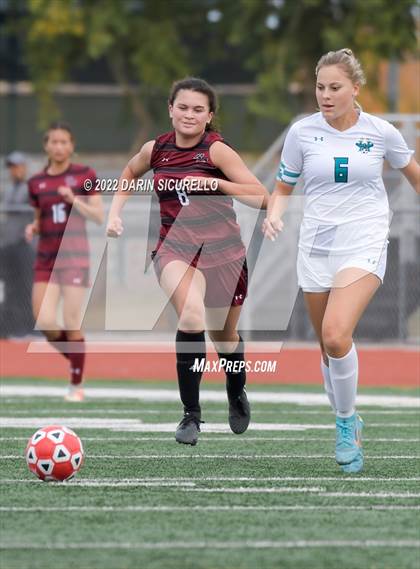 Thumbnail 2 in Red Mountain vs. Highland (Coyote Classic Soccer Tournament) photogallery.