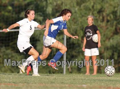 Thumbnail 3 in McMinn County vs. Karns (Bearden Invitational) photogallery.