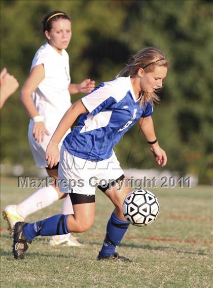 Thumbnail 1 in McMinn County vs. Karns (Bearden Invitational) photogallery.