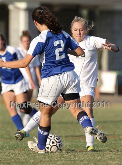 Thumbnail 1 in McMinn County vs. Karns (Bearden Invitational) photogallery.