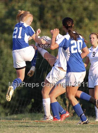 Thumbnail 2 in McMinn County vs. Karns (Bearden Invitational) photogallery.