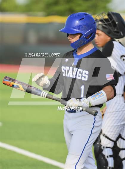 Thumbnail 2 in Friendswood vs. Nederland (UIL Baseball 5A Region 3 Bi-District) photogallery.