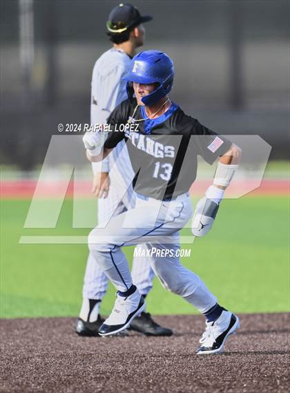 Thumbnail 3 in Friendswood vs. Nederland (UIL Baseball 5A Region 3 Bi-District) photogallery.