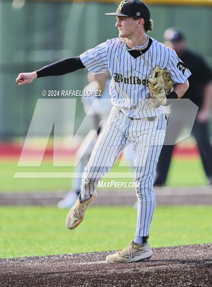 Thumbnail 2 in Friendswood vs. Nederland (UIL Baseball 5A Region 3 Bi-District) photogallery.