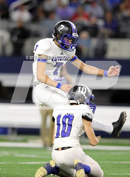 Thumbnail 2 in Balmorhea vs. Richland Springs (UIL 1A Division II Final) photogallery.