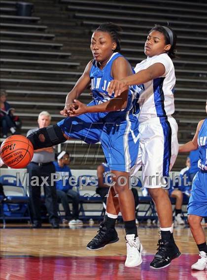 Thumbnail 2 in Jay vs. Dickinson (McDonald's Texas Invitational)  photogallery.