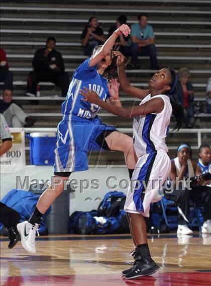 Thumbnail 3 in Jay vs. Dickinson (McDonald's Texas Invitational)  photogallery.
