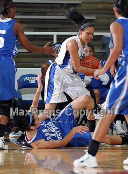 Thumbnail 1 in Jay vs. Dickinson (McDonald's Texas Invitational)  photogallery.