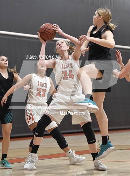 Thumbnail 3 in Huntington Beach vs. Aliso Niguel (CIF-SS D1 Playoff) photogallery.