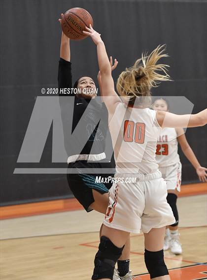 Thumbnail 2 in Huntington Beach vs. Aliso Niguel (CIF-SS D1 Playoff) photogallery.