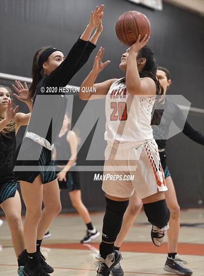 Thumbnail 1 in Huntington Beach vs. Aliso Niguel (CIF-SS D1 Playoff) photogallery.