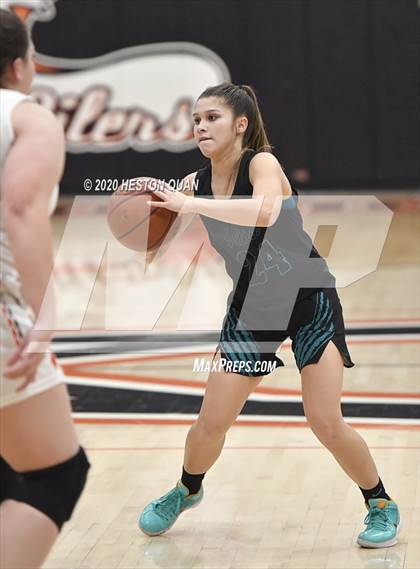 Thumbnail 2 in Huntington Beach vs. Aliso Niguel (CIF-SS D1 Playoff) photogallery.