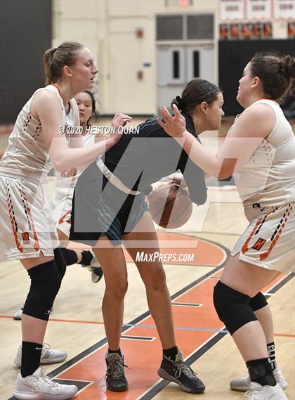 Thumbnail 2 in Huntington Beach vs. Aliso Niguel (CIF-SS D1 Playoff) photogallery.