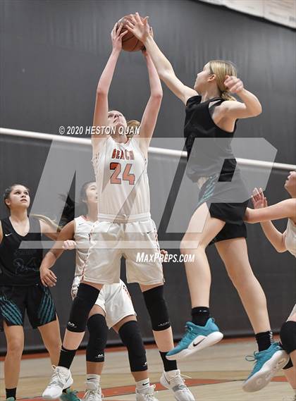 Thumbnail 1 in Huntington Beach vs. Aliso Niguel (CIF-SS D1 Playoff) photogallery.