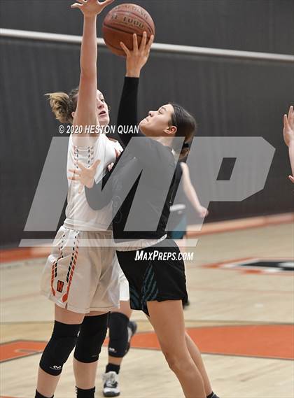 Thumbnail 3 in Huntington Beach vs. Aliso Niguel (CIF-SS D1 Playoff) photogallery.