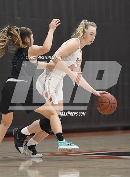 Thumbnail 1 in Huntington Beach vs. Aliso Niguel (CIF-SS D1 Playoff) photogallery.