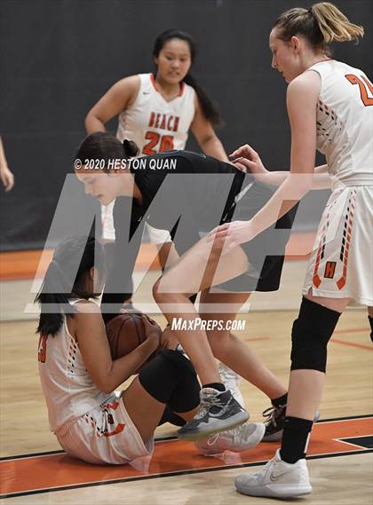 Thumbnail 3 in Huntington Beach vs. Aliso Niguel (CIF-SS D1 Playoff) photogallery.