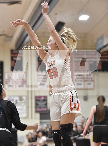 Thumbnail 2 in Huntington Beach vs. Aliso Niguel (CIF-SS D1 Playoff) photogallery.