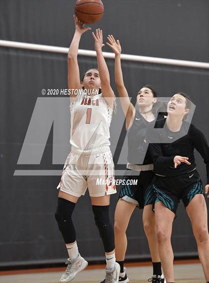Thumbnail 3 in Huntington Beach vs. Aliso Niguel (CIF-SS D1 Playoff) photogallery.