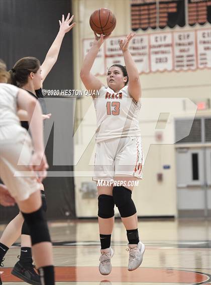 Thumbnail 2 in Huntington Beach vs. Aliso Niguel (CIF-SS D1 Playoff) photogallery.