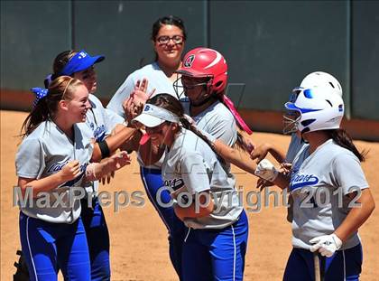 Thumbnail 2 in La Canada vs. Beaumont (CIF SS D5 Final) photogallery.
