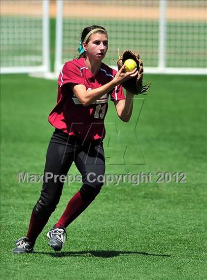 Thumbnail 2 in La Canada vs. Beaumont (CIF SS D5 Final) photogallery.