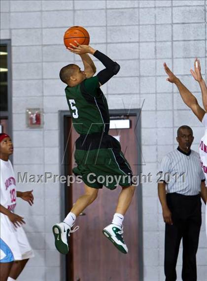 Thumbnail 2 in Fort Bend Hightower vs Madison [James] (UIL 5A Regional Semifinal) photogallery.