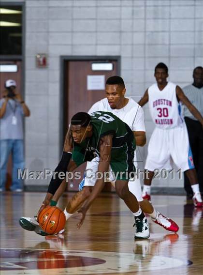 Thumbnail 3 in Fort Bend Hightower vs Madison [James] (UIL 5A Regional Semifinal) photogallery.