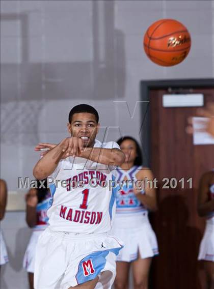 Thumbnail 3 in Fort Bend Hightower vs Madison [James] (UIL 5A Regional Semifinal) photogallery.
