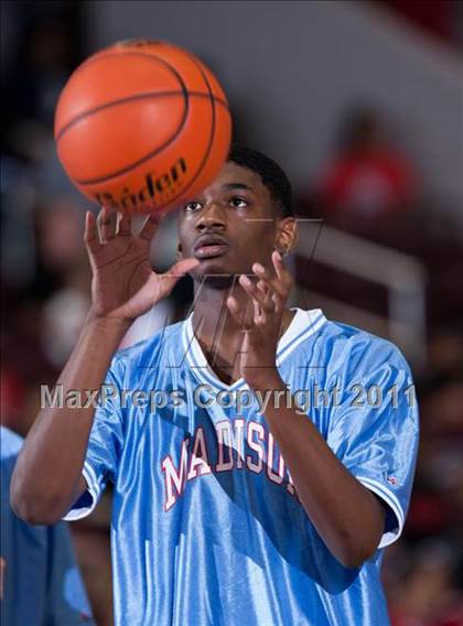Thumbnail 3 in Fort Bend Hightower vs Madison [James] (UIL 5A Regional Semifinal) photogallery.